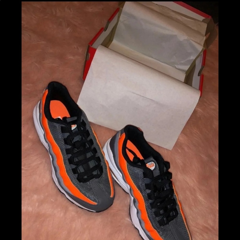 Brand new w box woman’s Nike’s